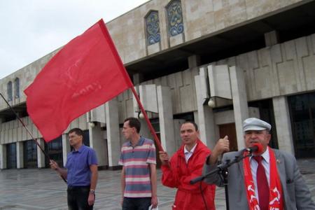 Татарстан, Казань. Митинг КПРФ в защиту российской науки. «РАН – умрёт от ран!», «Правительство Путина-Медведева – в отставку!», «Не дадим создать Росакадемсервис!»