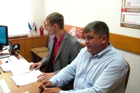 Кандидат от КПРФ на должность Председателя Правительства Республики Хакасия Игорь Чунчель сдал необходимые для прохождения "муниципального фильтра" подписи в республиканский избирком