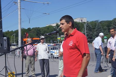 «На водку поднимают цены, чтобы мы не пили, а на ЖКХ  - чтобы мы не жили». В Ростове прошла Всероссийская акция протеста