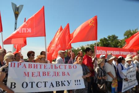 «На водку поднимают цены, чтобы мы не пили, а на ЖКХ  - чтобы мы не жили». В Ростове прошла Всероссийская акция протеста