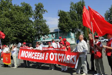 Курская область, г.Щигры. Памятник восстановить, мэра города – в отставку!