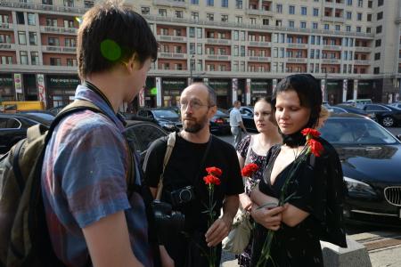 Видео. Похороны Академии наук у ворот Госдумы. Депутаты-коммунисты Мельников, Смолин, Локоть, Кашин встретились с пикетчиками, протестующими против разрушения РАН