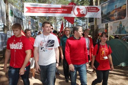 Д.Г. Новиков посетил молодёжный форум на Селигере