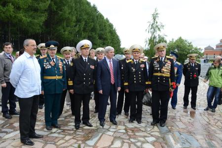 Иван Мельников вместе с моряками отметил День Военно-Морского Флота: Нужно чтить традиции и укреплять ВМФ!