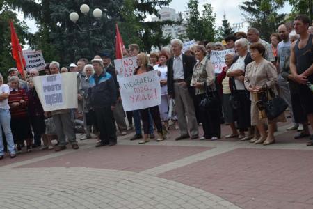 Молодые коммунисты в Белгороде агитируют за отставку правительства