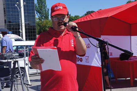 «На водку поднимают цены, чтобы мы не пили, а на ЖКХ  - чтобы мы не жили». В Ростове прошла Всероссийская акция протеста