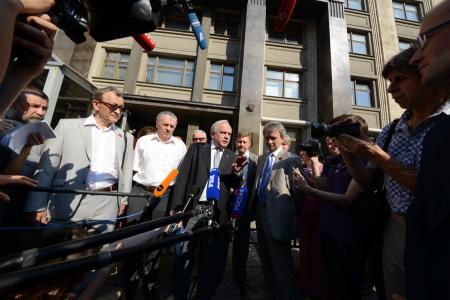 Видео. Похороны Академии наук у ворот Госдумы. Депутаты-коммунисты Мельников, Смолин, Локоть, Кашин встретились с пикетчиками, протестующими против разрушения РАН