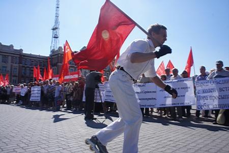«На водку поднимают цены, чтобы мы не пили, а на ЖКХ  - чтобы мы не жили». В Ростове прошла Всероссийская акция протеста