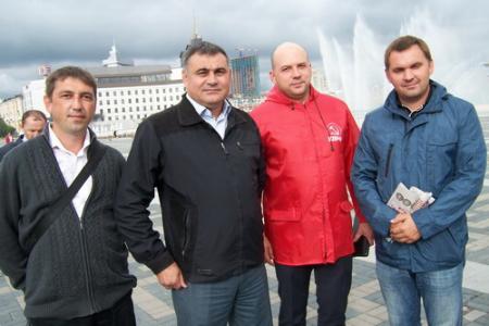Татарстан, Казань. Митинг КПРФ в защиту российской науки. «РАН – умрёт от ран!», «Правительство Путина-Медведева – в отставку!», «Не дадим создать Росакадемсервис!»