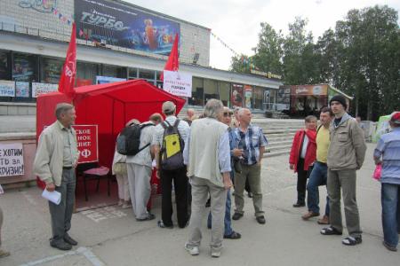 Новосибирская область: Пикет против реформы РАН в Академгородке собрал около 400 подписей 