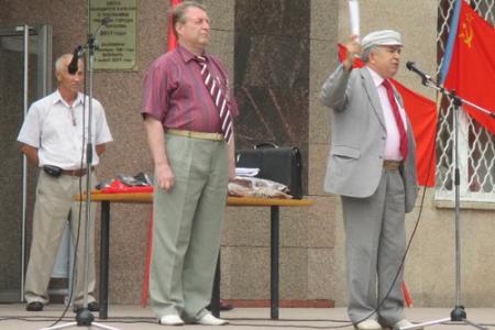 Татарстан. Коммунисты Альметьевского местного отделения КПРФ и их сторонники поддержали вотум недоверия правительству Медведева