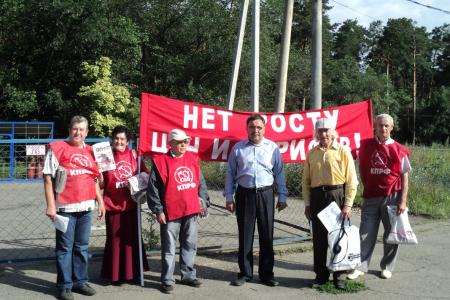 «Правительство олигархов – на свалку истории!». Барнаульские коммунисты провели серию пикетов