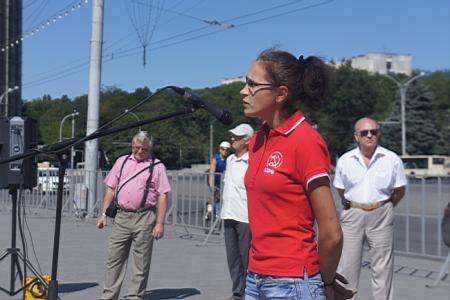 «На водку поднимают цены, чтобы мы не пили, а на ЖКХ  - чтобы мы не жили». В Ростове прошла Всероссийская акция протеста