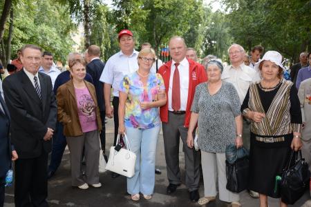Г.А. Зюганов принял участие в праздничном шествии в городе Орле