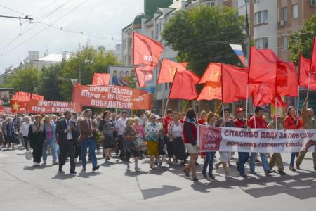 Г.А. Зюганов принял участие в праздничном шествии в городе Орле