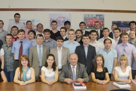 Г.А. Зюганов вручил дипломы выпускникам Центра политической учебы при ЦК КПРФ