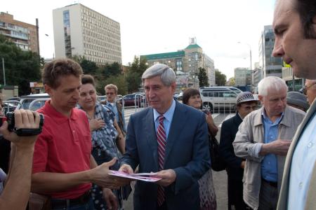 И.И. Мельников на встрече с москвичами: «Власть под любыми предлогами сокращает очередь на жилье, выводя граждан из категории нуждающихся»