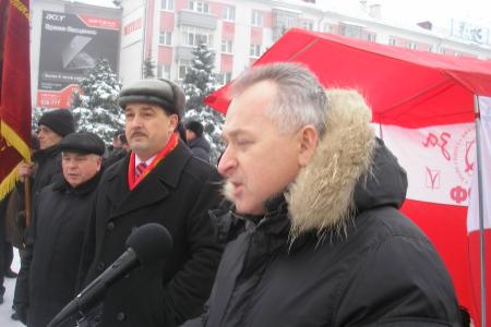 Брянск: Белее трех тысяч жителей вышли на митинг протеста против произвола и коррупции властей, с требованием отставки губернатора-единоросса Денина