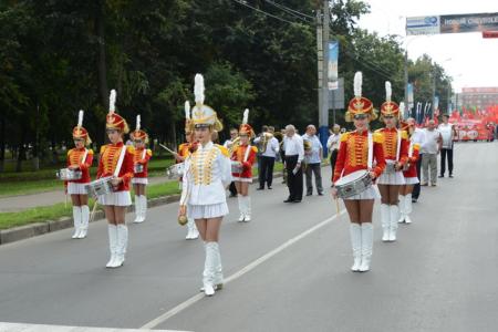 Г.А. Зюганов принял участие в праздничном шествии в городе Орле