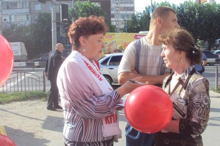 Тюменские коммунисты провели операцию "Красный десант"