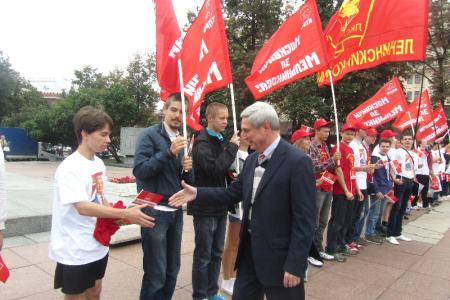 Москва. Красные в городе: комсомольцы за Мельникова!