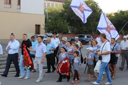 Сталинградские коммунисты зажгли свечи в День памяти и скорби