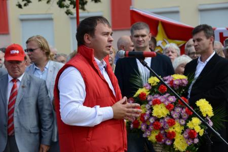 Г.А. Зюганов принял участие в праздничном шествии в городе Орле
