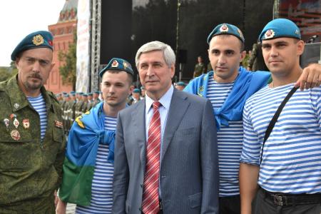 Слава ВДВ! И.И. Мельников поздравил десантников с профессиональным праздником