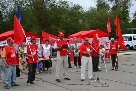 Республика Калмыкия. В Элисте прошел митинг за принятие ФЗ о «детях войны», за отставку Правительства РФ, в поддержку РАН