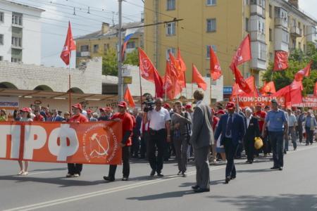 Г.А. Зюганов принял участие в праздничном шествии в городе Орле