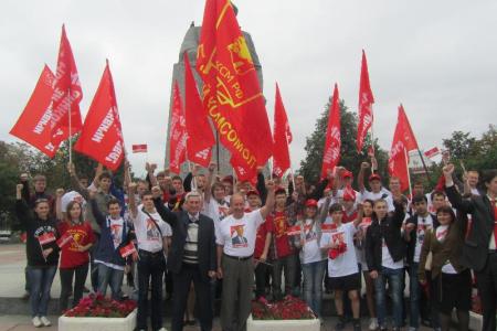 Комсомол Москвы на передовой борьбы!