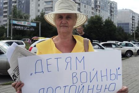«Путин, увольте нерадивого премьера!». В ходе пикетов барнаульские коммунисты потребовали от президента отправить в отставку Медведева