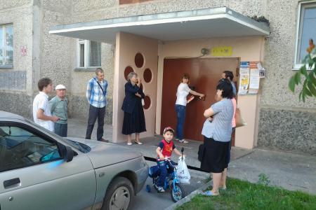 Кандидаты-комсомольцы на выборах в Тюменскую городскую Думу проводят встречи с избирателями во дворах