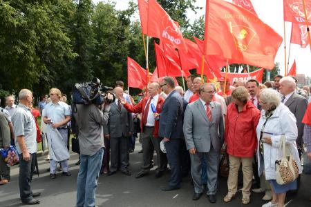 Г.А. Зюганов принял участие в праздничном шествии в городе Орле