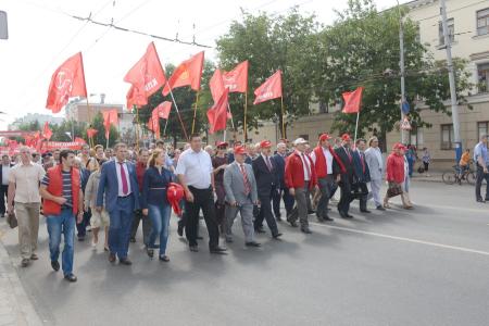Г.А. Зюганов принял участие в праздничном шествии в городе Орле