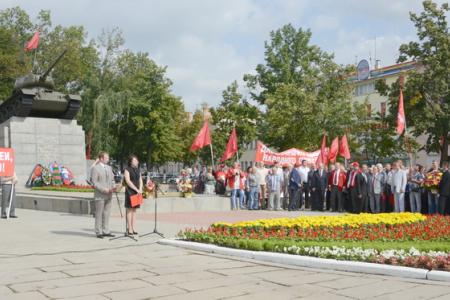 Г.А. Зюганов принял участие в праздничном шествии в городе Орле