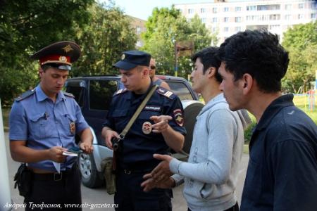 Московская область. В Сергиевом Посаде коммунисты схватили за руки сотрудника районной администрации, который незаконно демонтировал информационные щиты с агитацией КПРФ