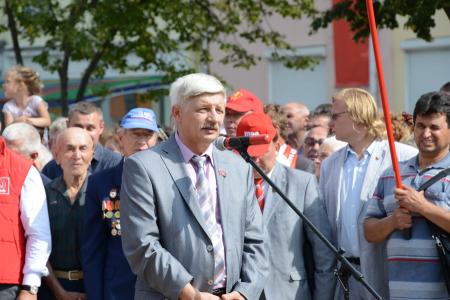 Г.А. Зюганов принял участие в праздничном шествии в городе Орле