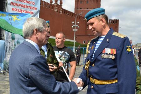 Слава ВДВ! И.И. Мельников поздравил десантников с профессиональным праздником
