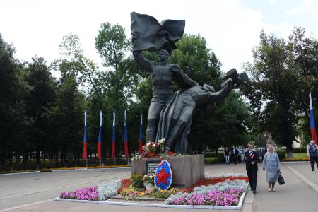 Г.А. Зюганов принял участие в праздничном шествии в городе Орле