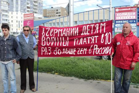 «Путин, увольте нерадивого премьера!». В ходе пикетов барнаульские коммунисты потребовали от президента отправить в отставку Медведева