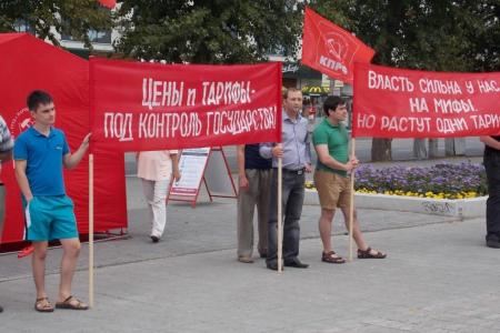 Пермские коммунисты провели митинг с требованием отставки правительства Медведева