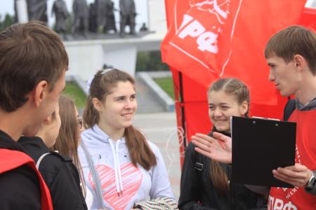 Омские комсомольцы ведут активный сбор подписей за отставку правительства РФ