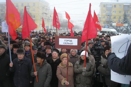 Брянск: Белее трех тысяч жителей вышли на митинг протеста против произвола и коррупции властей, с требованием отставки губернатора-единоросса Денина