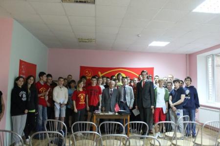 Комсомол Москвы на передовой борьбы!