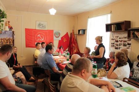 Первый секретарь Тульского обкома КПРФ, депутат Госдумы Ю.В.Афонин обсудил с коммунистами Кимовска ход подготовки к муниципальным выборам