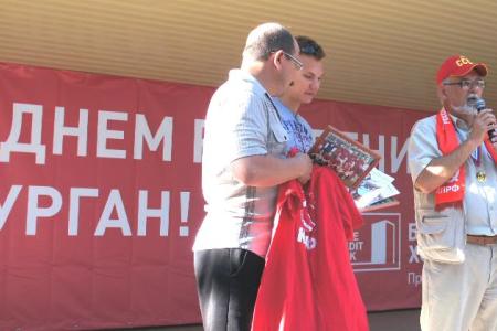 Красные в городе: на концерте, на футболе, на поле – коммунисты везде! День областного центра в Кургане