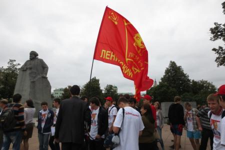 Комсомол Москвы на передовой борьбы!