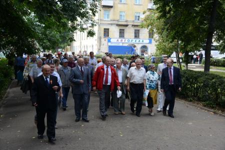 Г.А. Зюганов принял участие в праздничном шествии в городе Орле