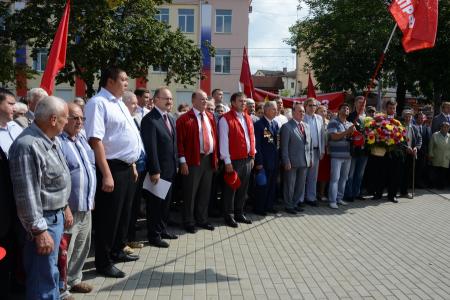 Г.А. Зюганов принял участие в праздничном шествии в городе Орле